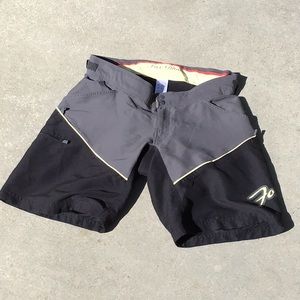 Fox Diva Women’s Mountain Biking Shorts with attached Chamois Bike Short, Size L